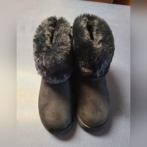 NWT - fur lined black girls boots